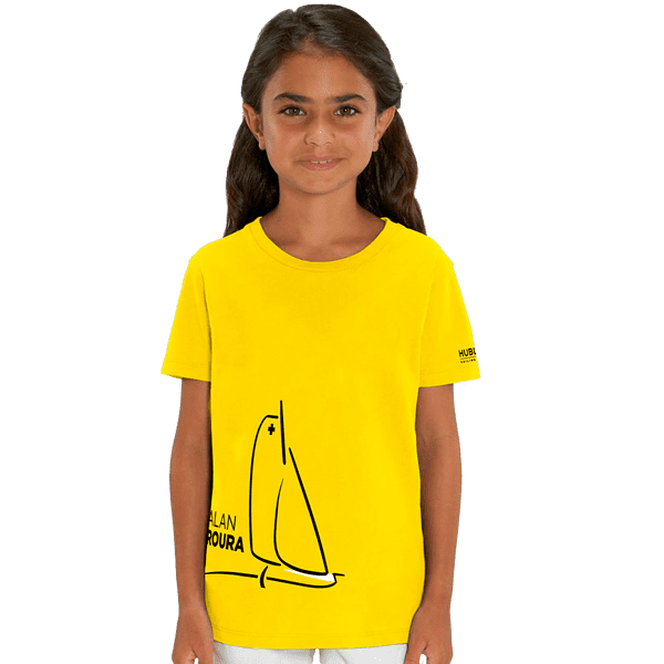 T-Shirt jaune unisexe enfant de la marque "Alan Roura" porté par une fille